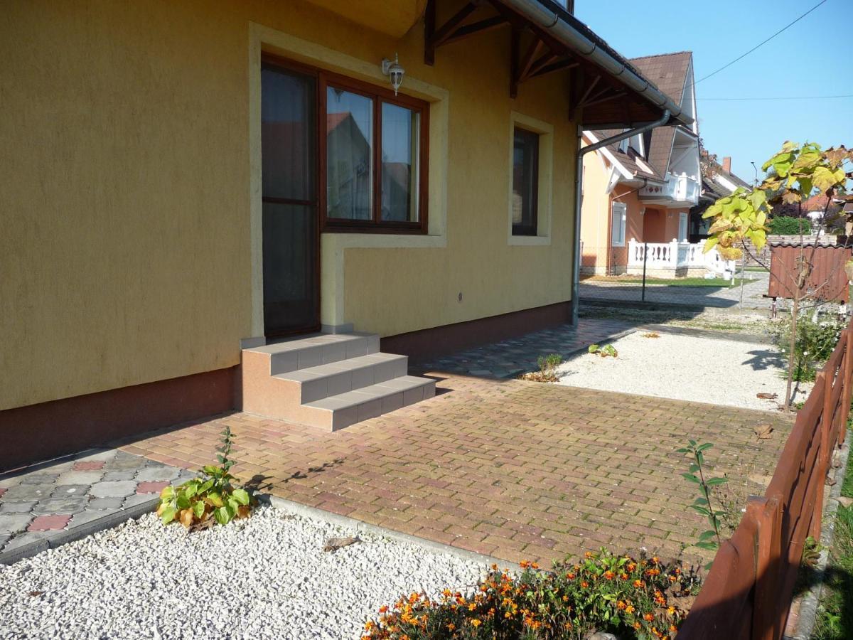 Nadas Tarsashaz Balatonlelle Extérieur photo