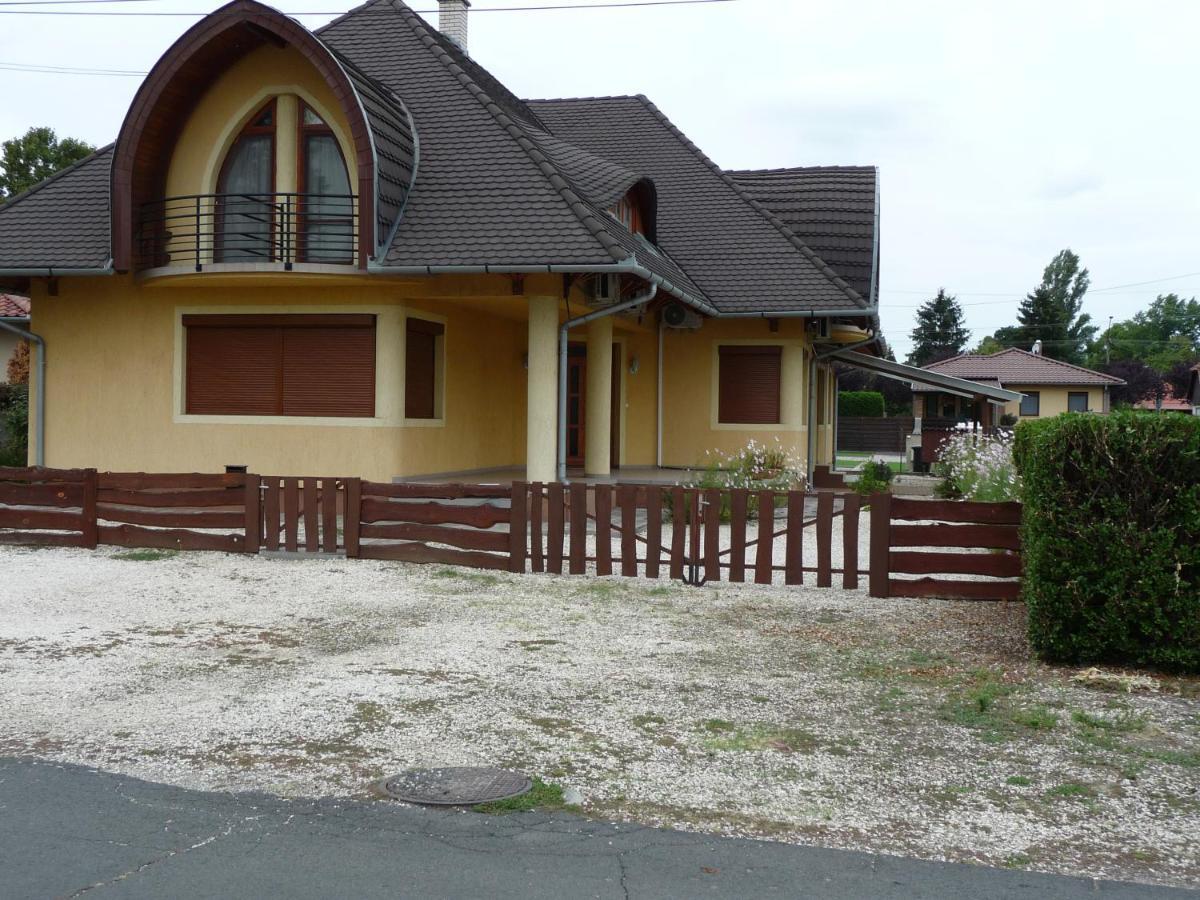 Nadas Tarsashaz Balatonlelle Extérieur photo