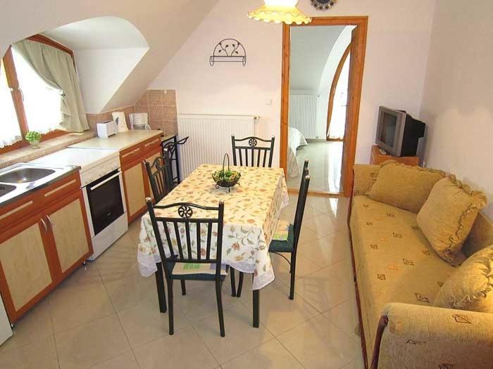 Nadas Tarsashaz Balatonlelle Extérieur photo