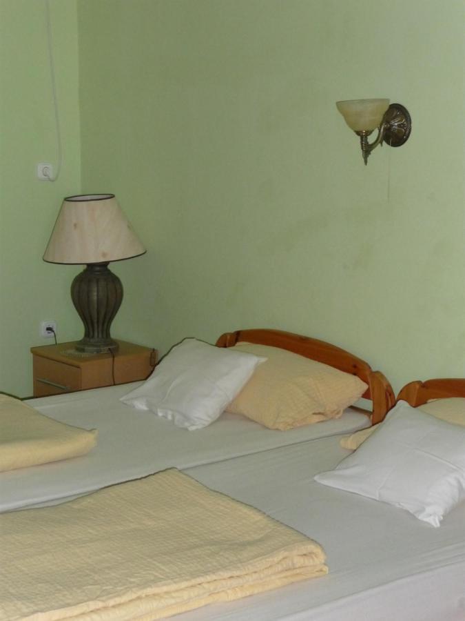 Nadas Tarsashaz Balatonlelle Extérieur photo