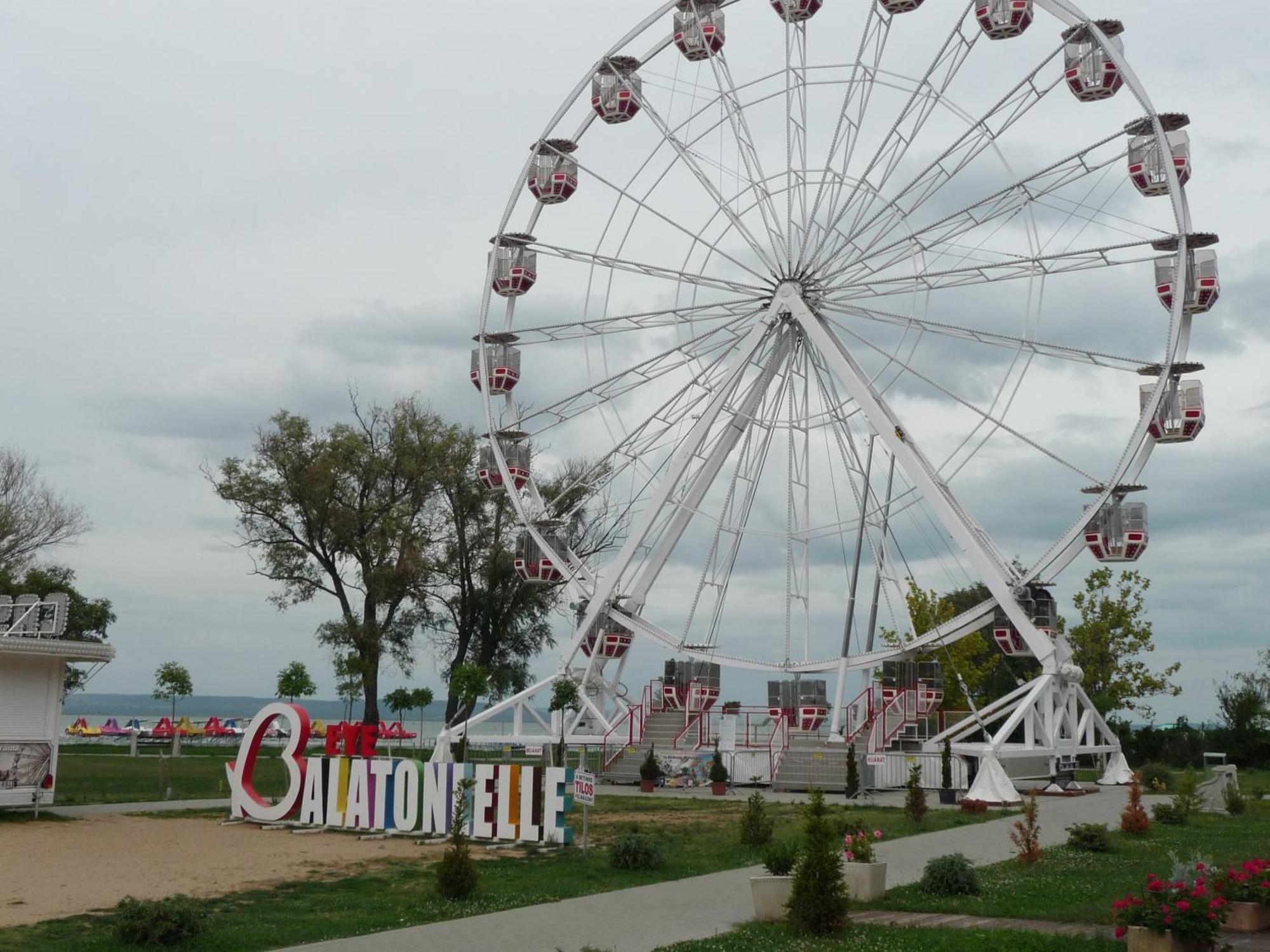 Nadas Tarsashaz Balatonlelle Extérieur photo