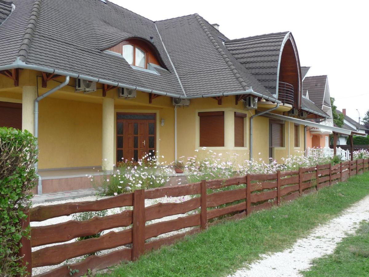 Nadas Tarsashaz Balatonlelle Extérieur photo