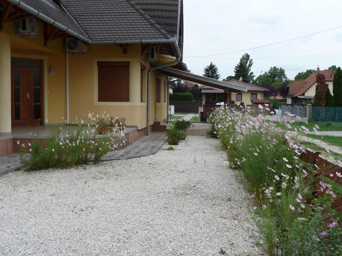 Nadas Tarsashaz Balatonlelle Extérieur photo