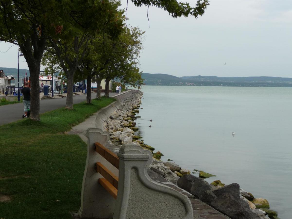 Nadas Tarsashaz Balatonlelle Extérieur photo