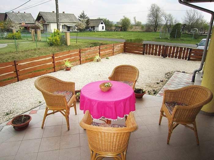 Nadas Tarsashaz Balatonlelle Extérieur photo