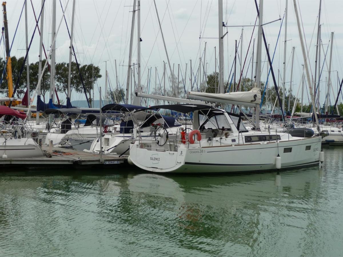 Nadas Tarsashaz Balatonlelle Extérieur photo
